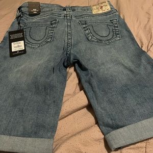 🔥true religion Riley shorts, size 28🔥